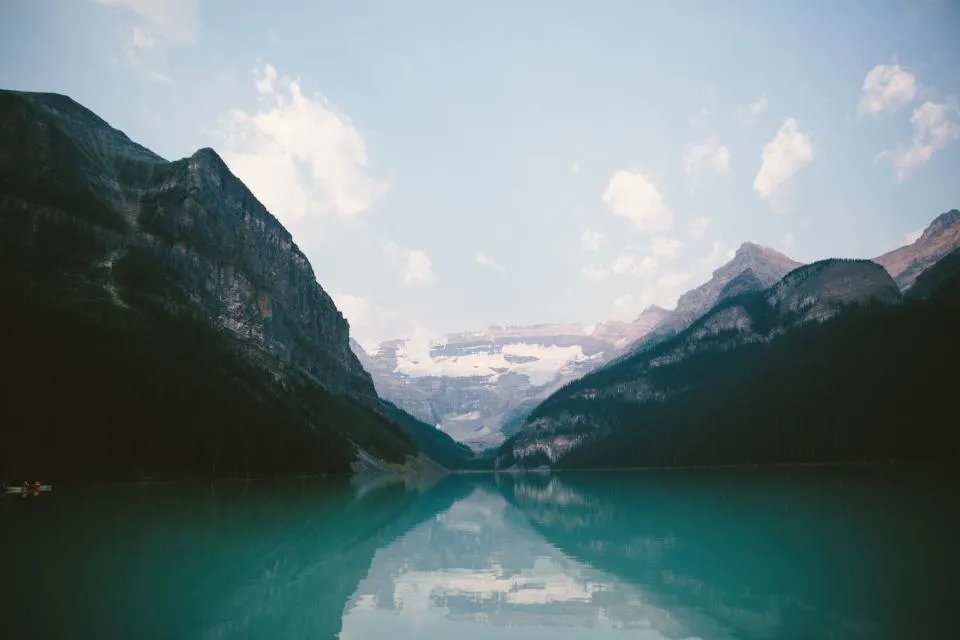 A turquoise mountain lake